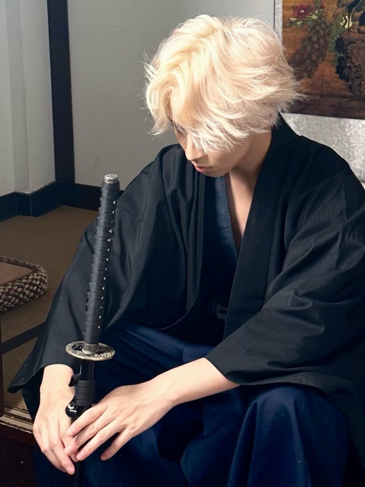 Hanssama分享自己的新造型